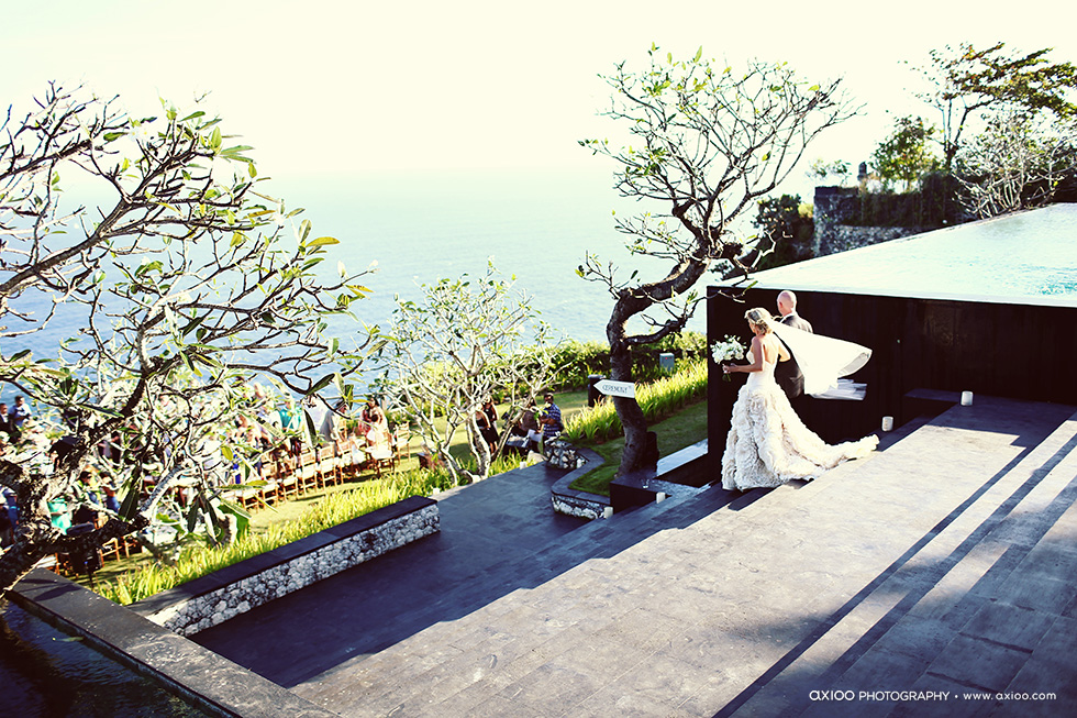 Axioo: Layers of Intricate Intimacies